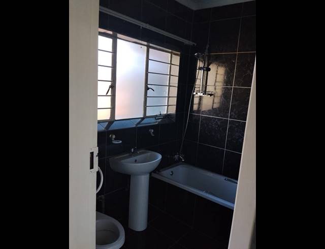 1 BEDROOM PROPERTY TO RENT IN WINDSOR WEST